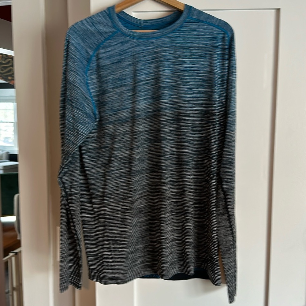 Me s lulu lemon long sleeve